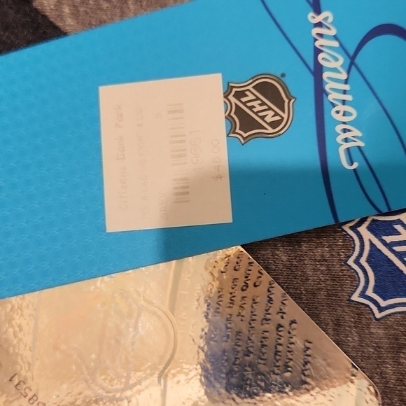 NHL Reebok Woman Long Sleve Shirt - Picture 5 of 5